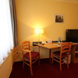 Standard Zimmer mit Kingsize-Bett